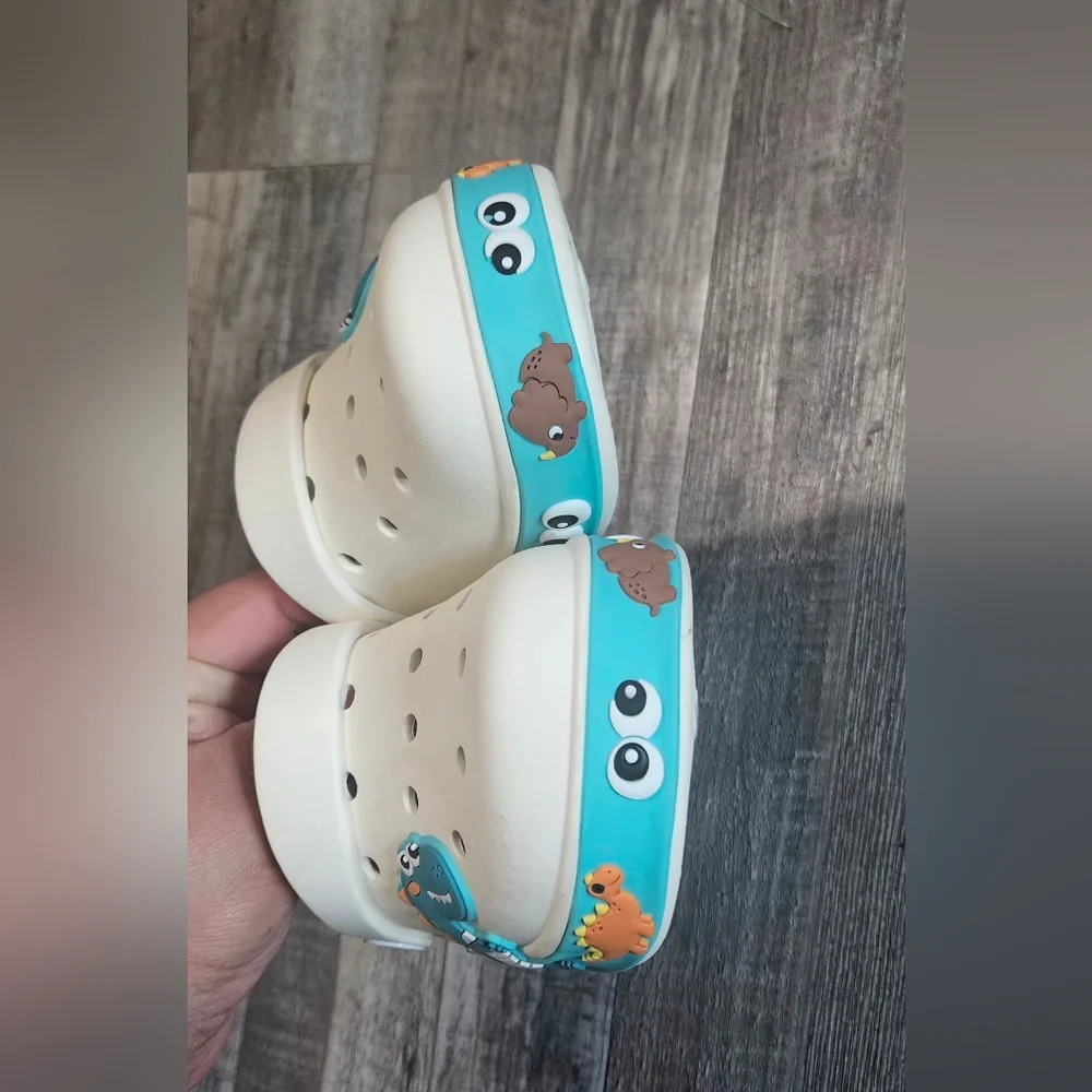 🩷Kids Dinosaurs Clogs‎ Size 2❤️